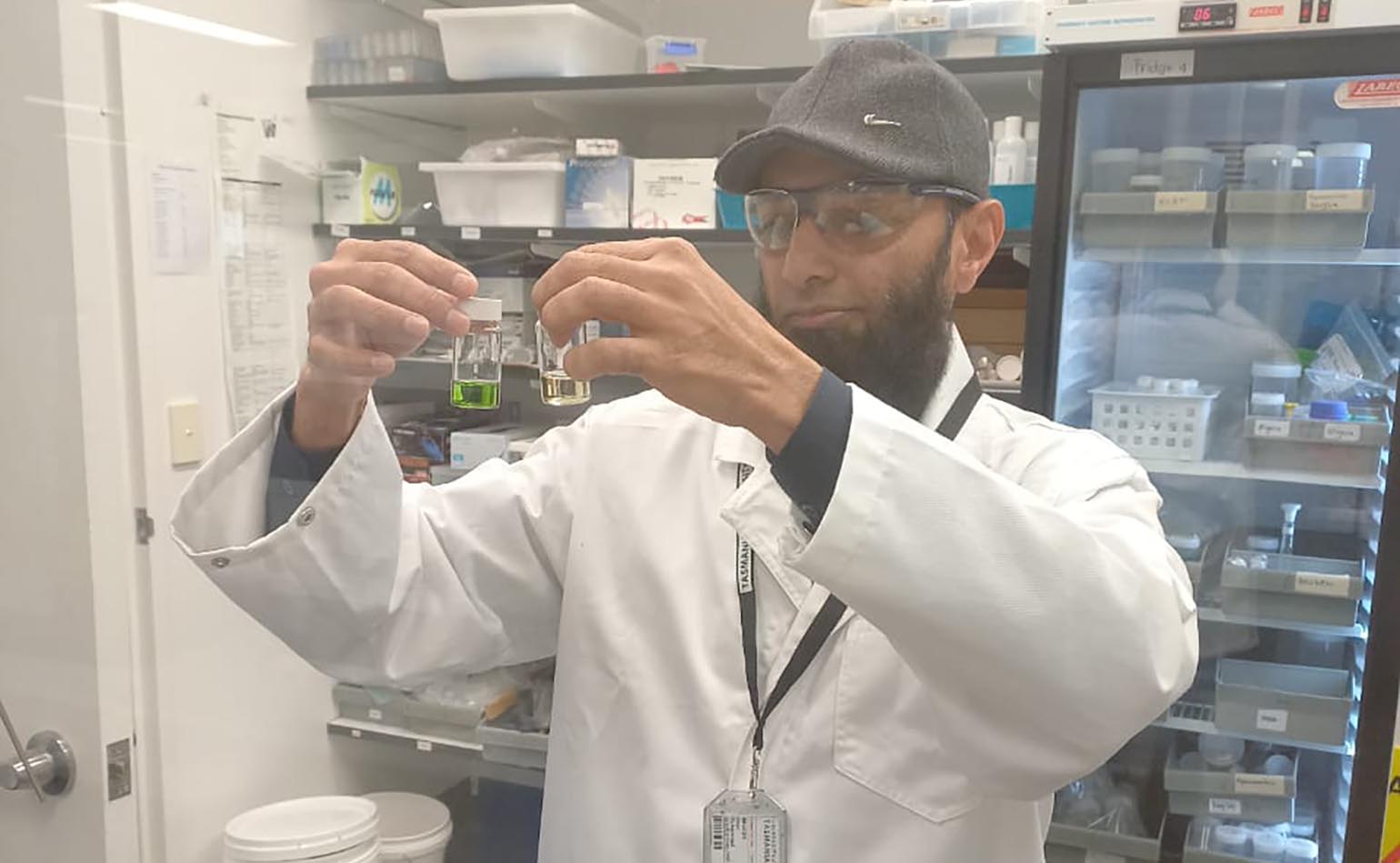 Soil CRC PhD student Muhammad Salik Ali Khan working in the lab